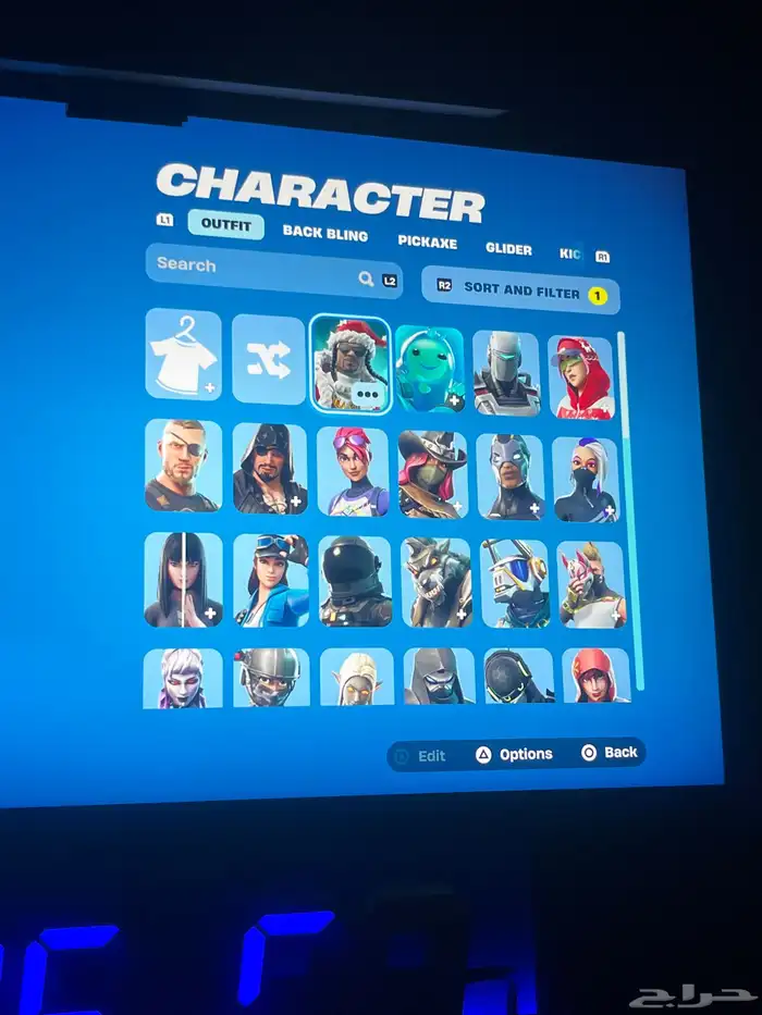 حساب فورت نايت سيزن 4 و3 ماكس وفيه اغراض حلوه مستعجل 100 0