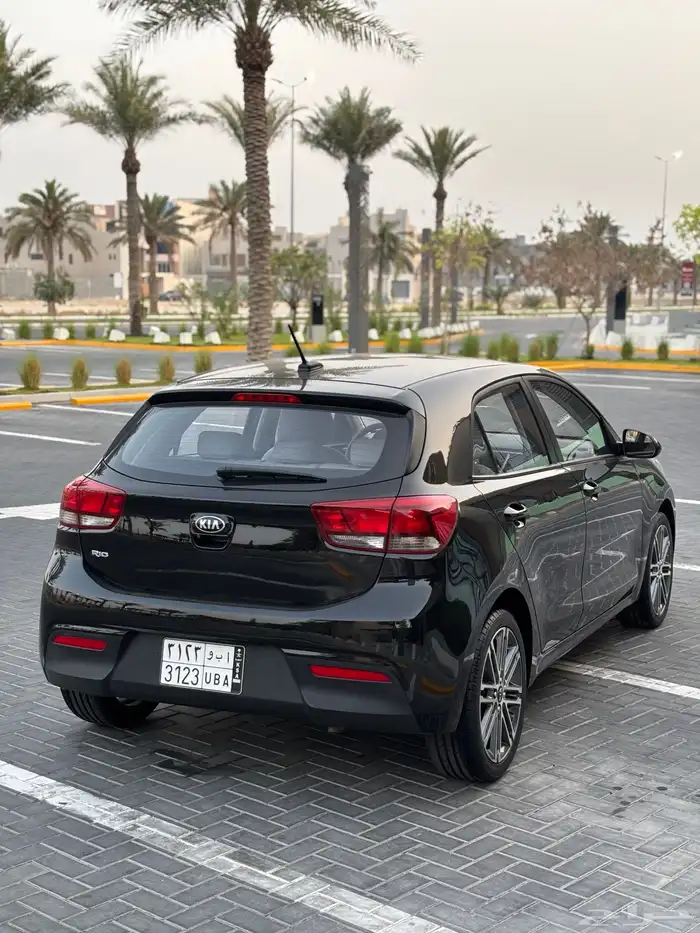 للبيع كيا ريو هاتش باك موديل 2020 بحاله الوكاله 4