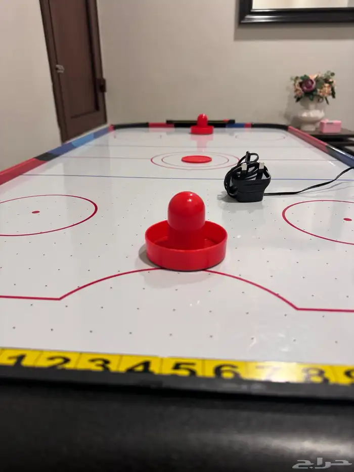 لعبة الهوكي على الطاولة بالهواء 1