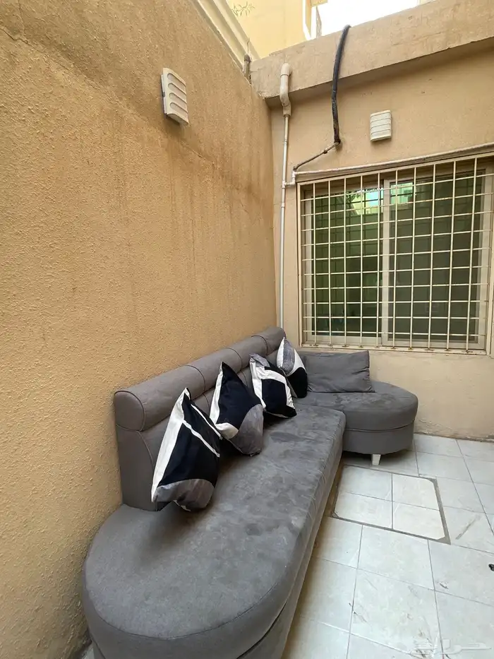 كنب يحتاج تنضيف 1