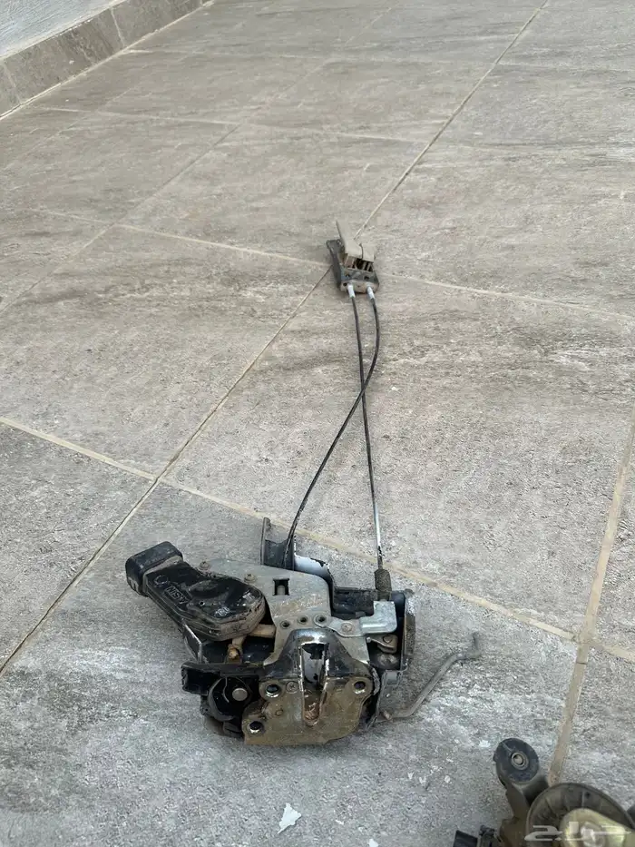 للبيع دينامو مساحات دينامو قزاز قطع لاندكروزر من 99 وفوق 7