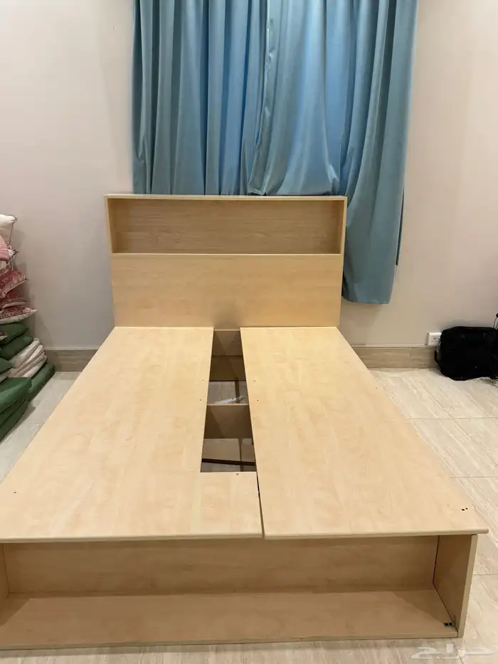سرير خشبي مع ادراج ورفوف تخزين 1