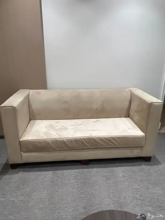 طقم كنب بيج استخدام قليل جدا  شبه نظيف 1