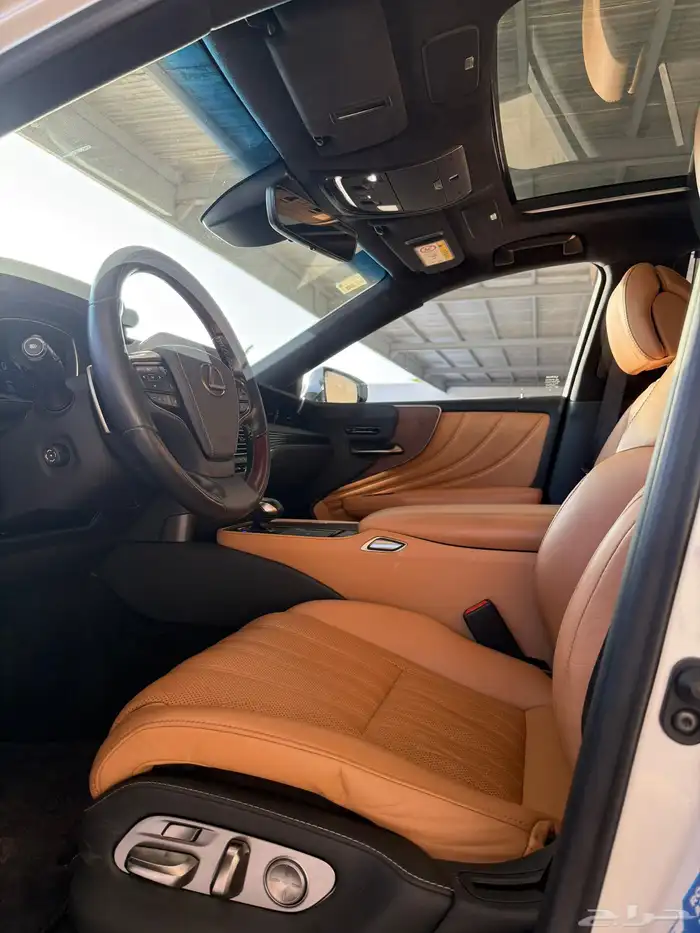 للبيع لكزس LS500 بنزين 2021 فل كامل 16