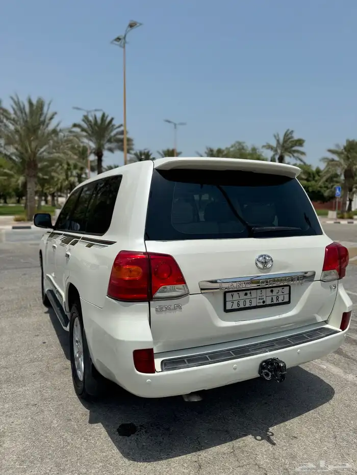 للبيع لاند كروزر 2014 بريمي GXR 8 سلندر 4