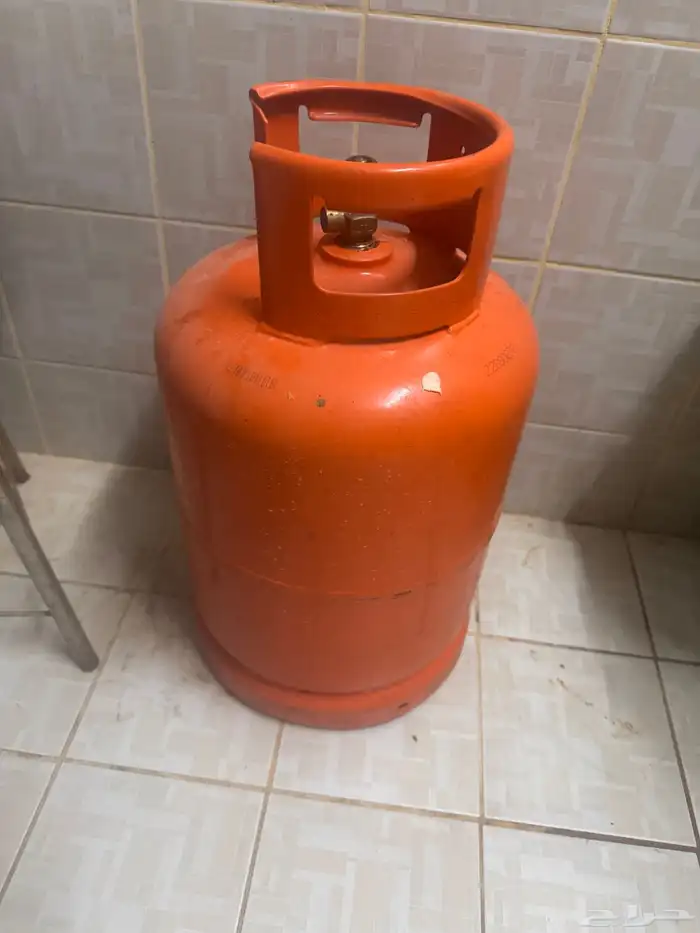 سرير صغير مع مرتبه جديده واسطوانه غاز 0