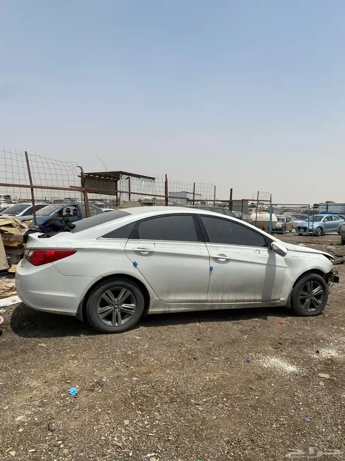يتوفر قطع غيار 1