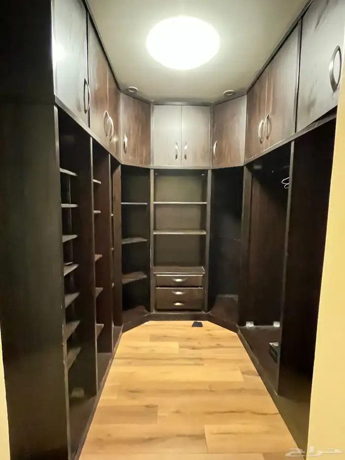 بيع دولاب (Walk-in Closet) فاخر 6
