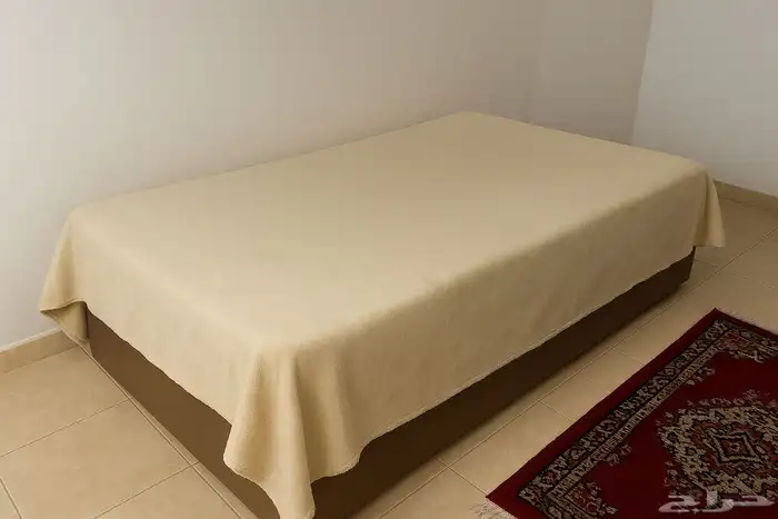 اسرة عدد 5 و دولاب كبير للبيع 0