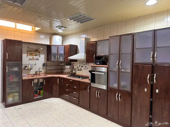 مطبخ 3 4.60 مع فرن سطحي إيطالي بحالة ممتازه والبا شفاط ومكر 0