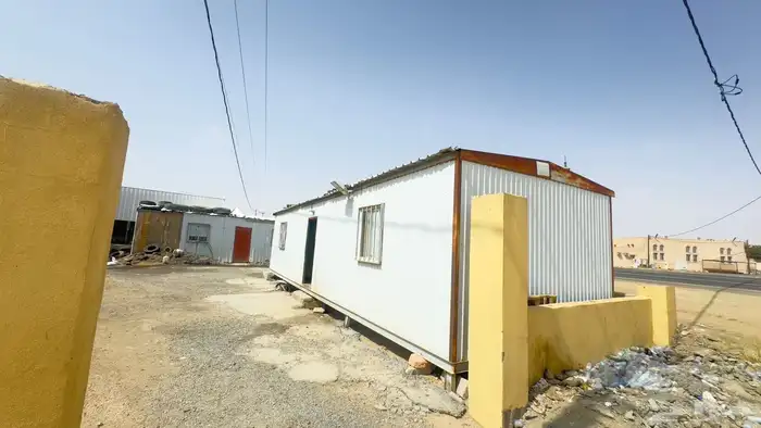 يوجد لدينا عدد 12 بركس سكن عماله 2