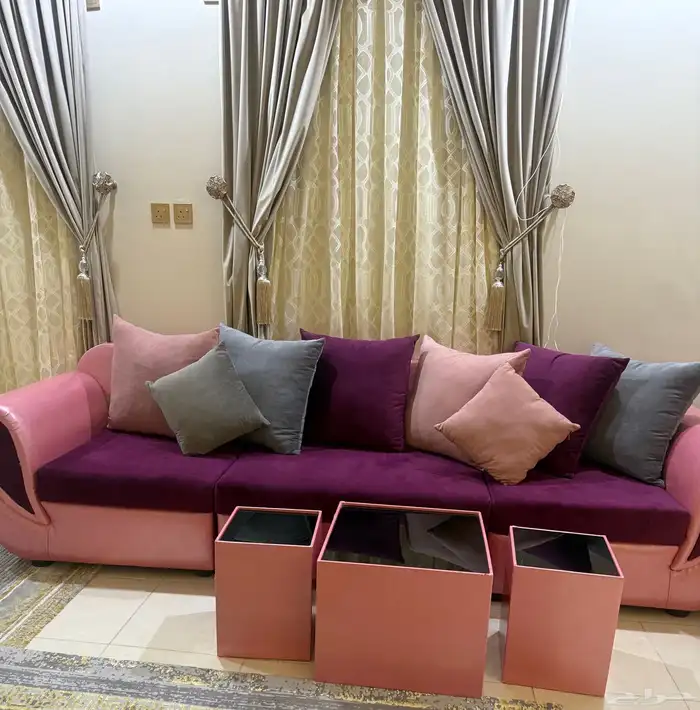 كنب يكفي من 4 إلى 5 أشخاص 0