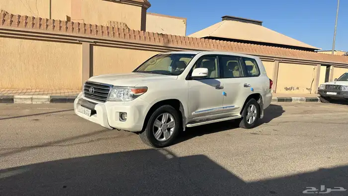 جيب لاندكروزر 2013 GXR3 فل كامل 1