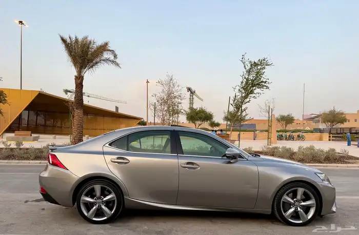 لكزس IS 350 CC 2015 فل كامل سعودي - ممشى 157 الف - نظيف جدا 3
