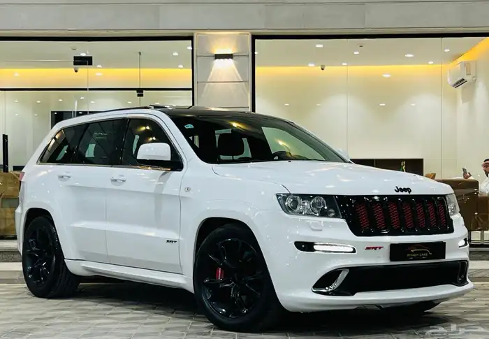 جراند شيروكي 2013 SRT ( بحالة ممتازة ) 0