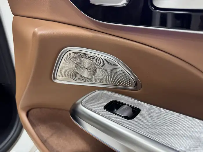 للبيع مرسيدس 2025 E300 كت AMG اصفارر 33