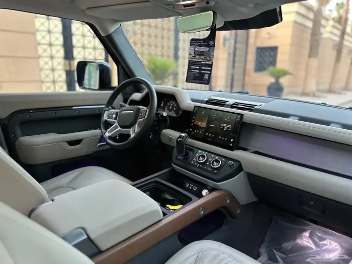 ديفندر HSE 2023 V6 23