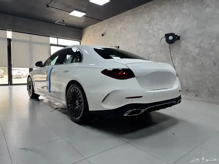 للبيع مرسيدس 2025 E300 كت AMG اصفارر 4