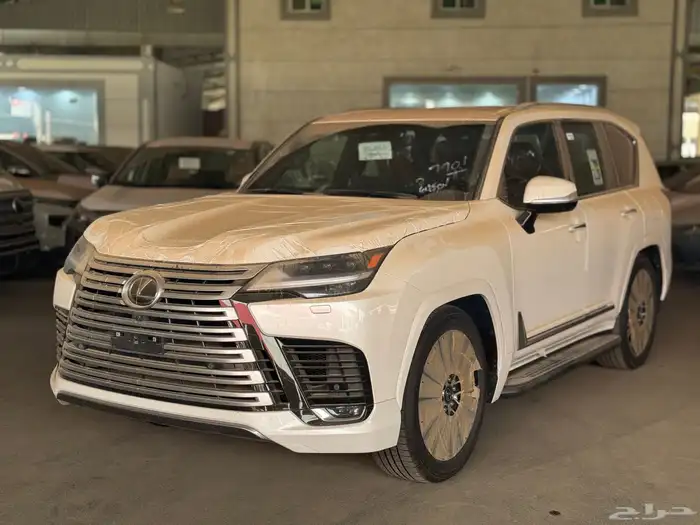 لكزس LX600 فئة BB موديل 2025 داخل احمر (سعودي) 0
