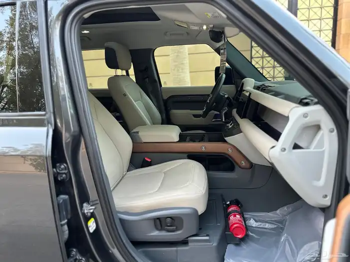 ديفندر HSE 2023 V6 24