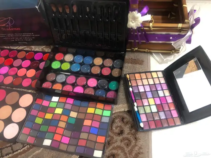 مجموعة عفش وَ أغراض للبيع 25