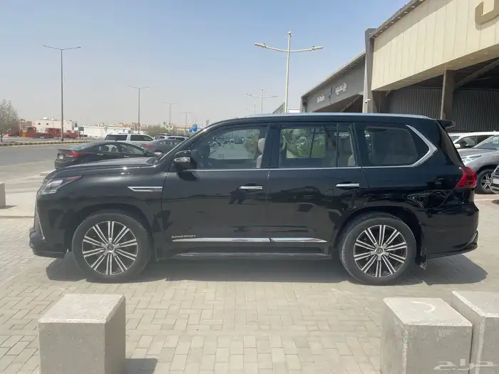 للبيع لكزس LX570. 2018. سعودى 3