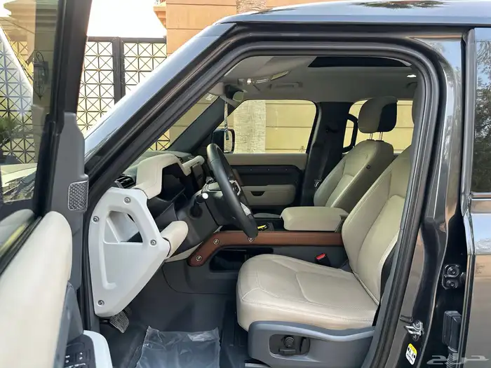 ديفندر HSE 2023 V6 28