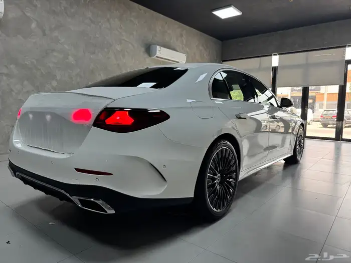 للبيع مرسيدس 2025 E300 كت AMG اصفارر 16