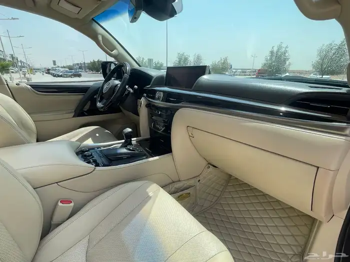للبيع لكزس LX570. 2018. سعودى 16