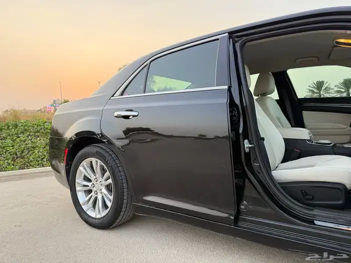 كرايسلر C300 2017 نظيف 13