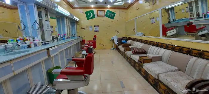 صالون حلاقة رجالية بكامل معداته 3