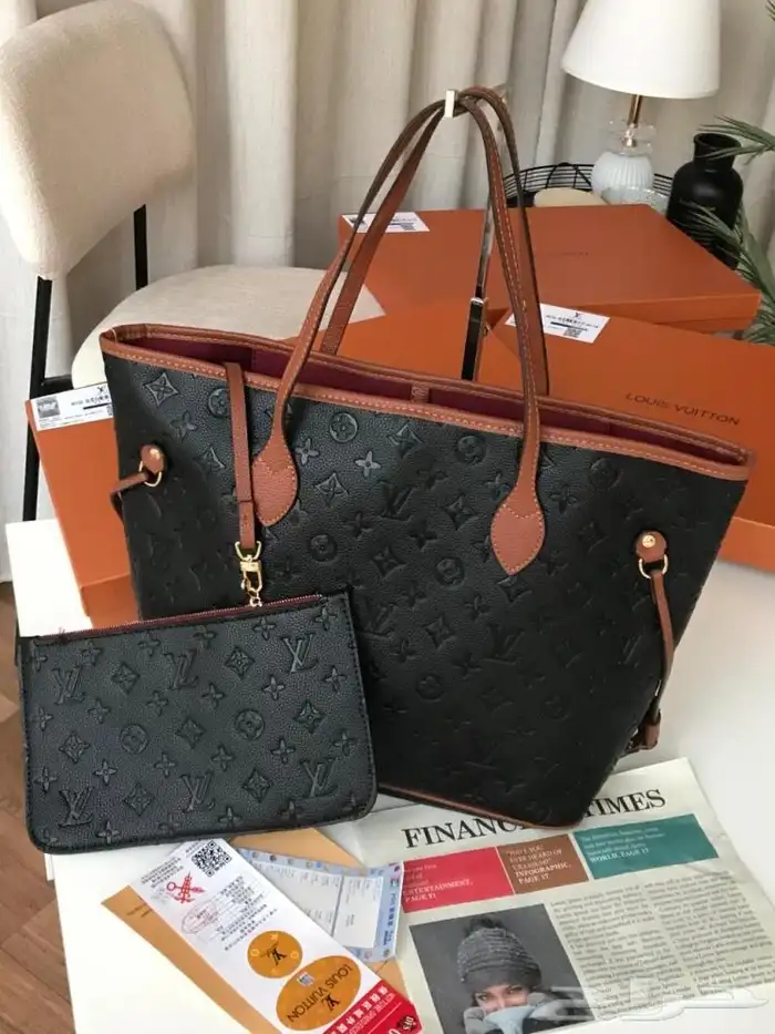 شنط نسائيه 37