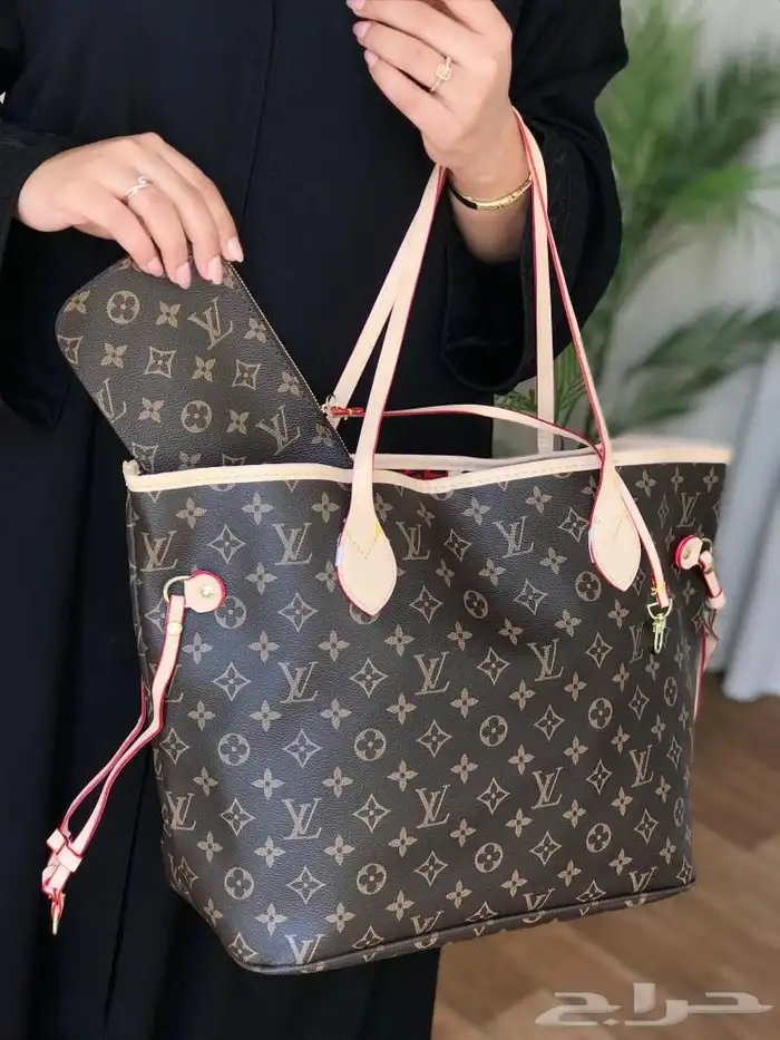 شنط نسائيه 40