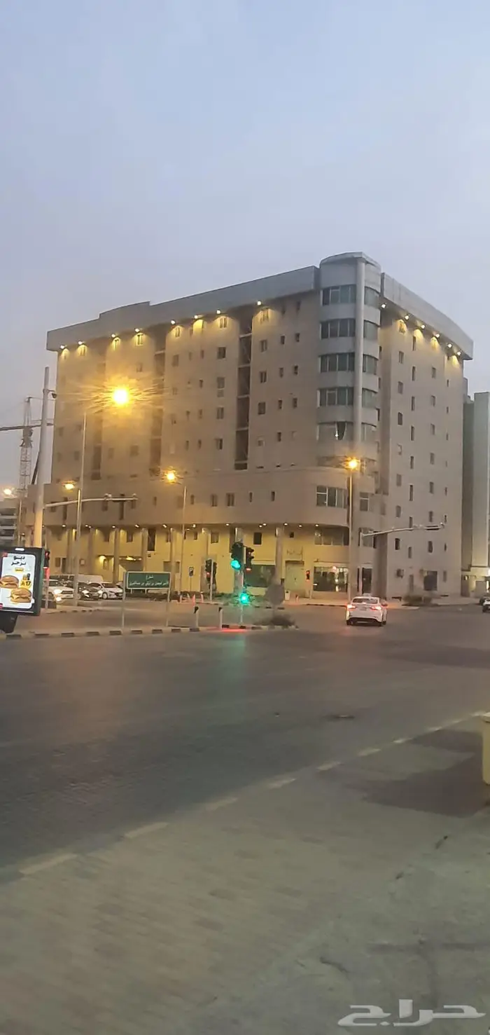 شقه في حي المربع موقع مميز للبيع 2