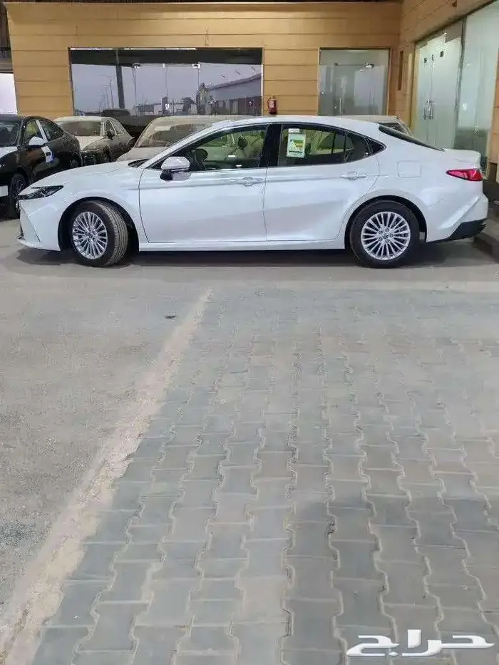 كامري LE بنزين فتحة خليجي 2025 بقسط 1680 لدى الحسن 1