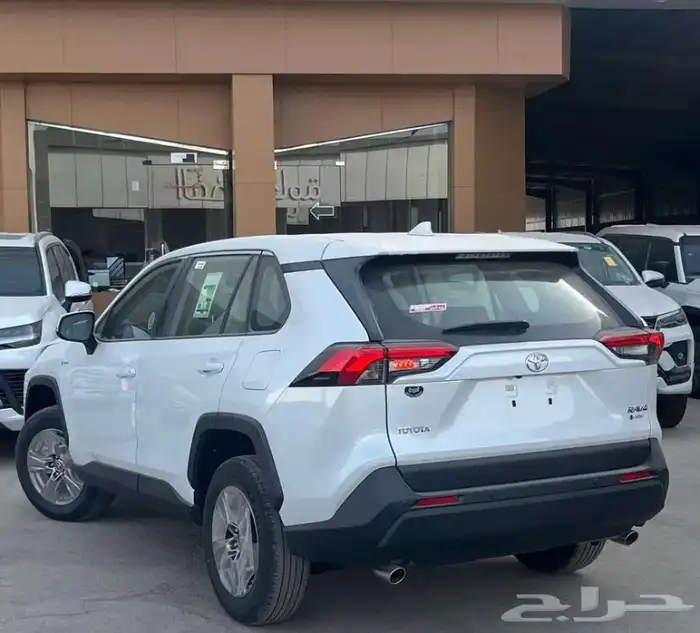 تويوتا راف فور هايبرد 2025 لدى العوده للسيارات 3