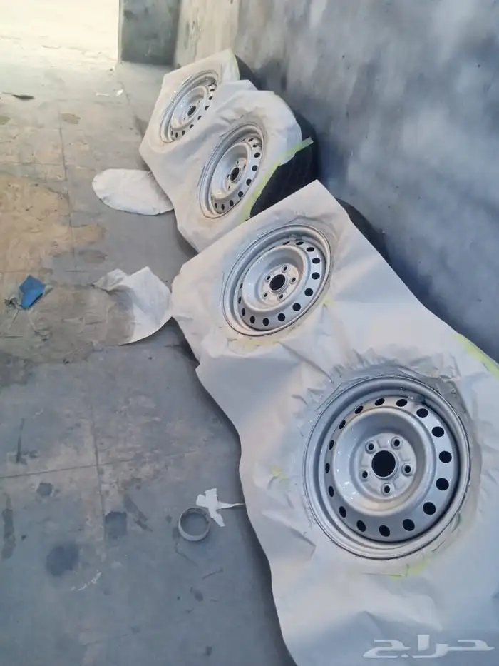 رش جنوط لمعه ومطفي ويوجد جميع الألوان ورش كليبرات 2