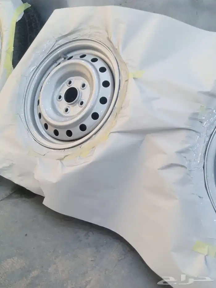 رش جنوط لمعه ومطفي ويوجد جميع الألوان ورش كليبرات 5