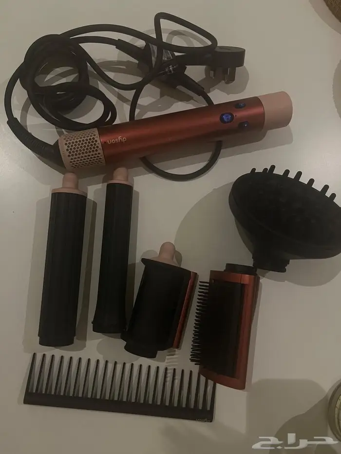 جهاز دايسون Dyson سشوار مع قطع احدث اصدار شبه جديد 0