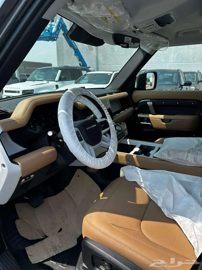 2025 ديفندر اصفار P300 ب 279 7