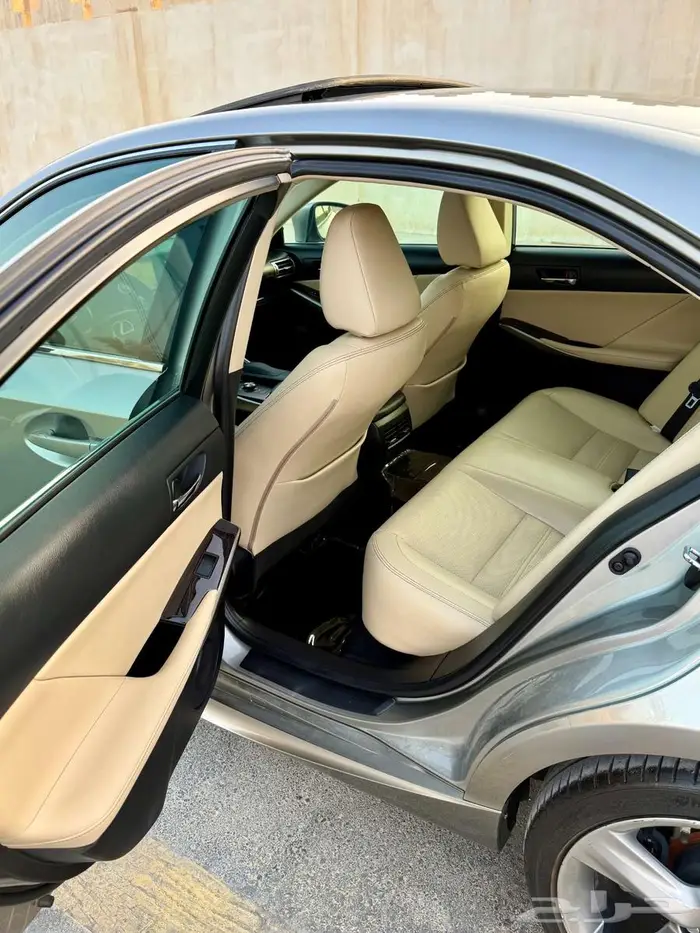 لكزس IS 350 CC 2015 فل كامل سعودي - ممشى 157 الف - نظيف جدا 11