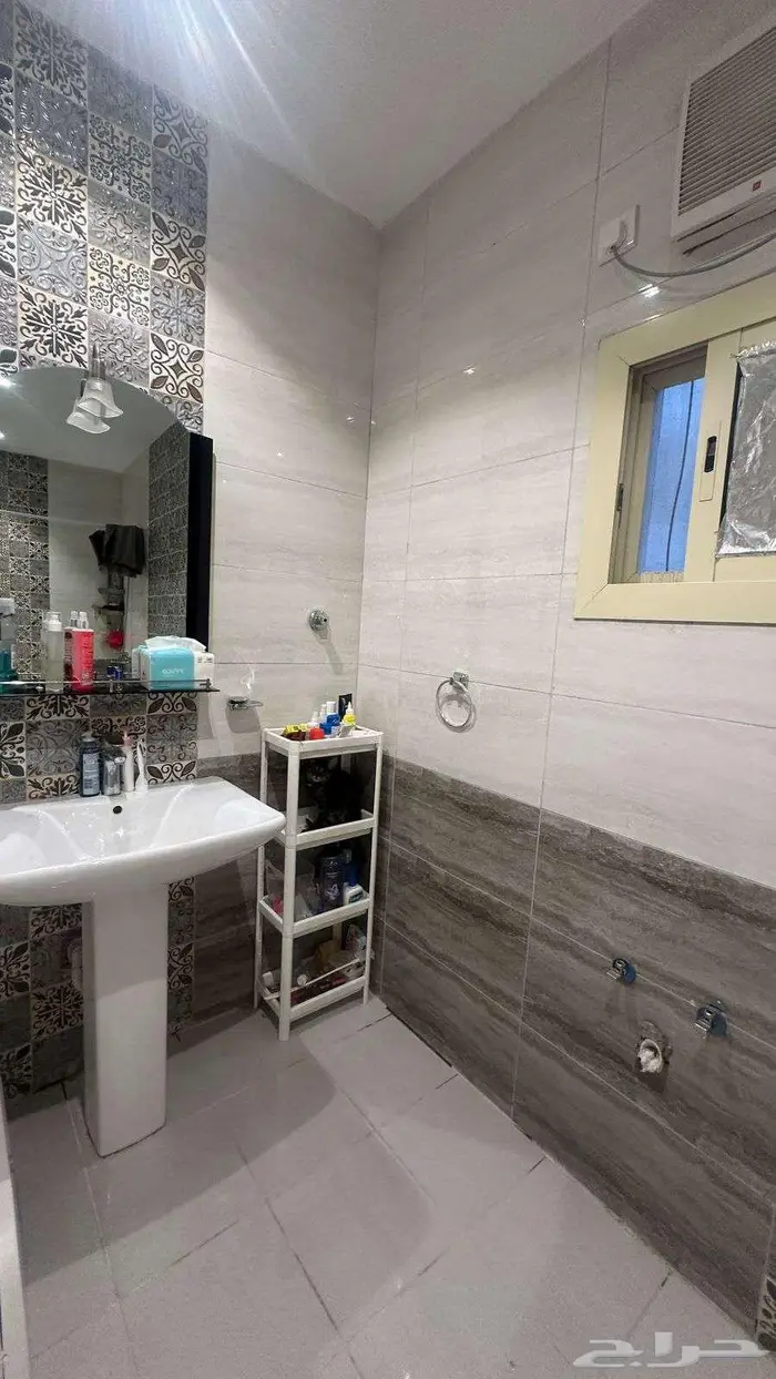 شقة تمليك بسطح مساحه 175بحي النزهة فقط 550 الف 4