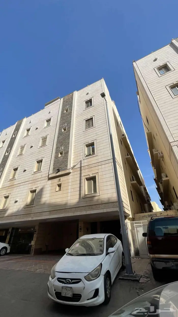 شقة تمليك بسطح مساحه 175بحي النزهة فقط 550 الف 0