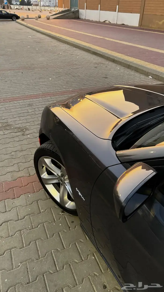 للبيع تشارجر ار تي 3