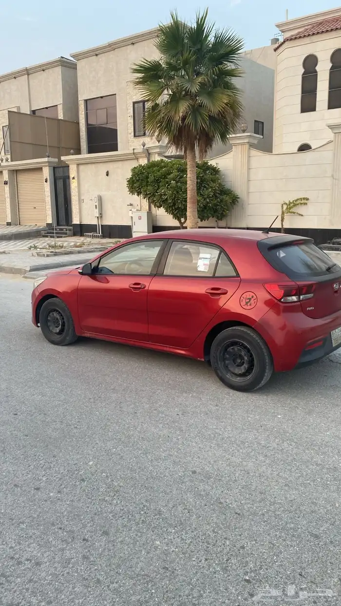 كيا ريو هاتشباك 3