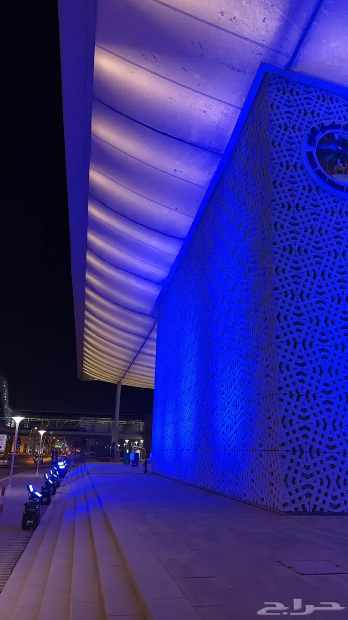 ايضاءة كشافات ليازربروجكتر اخضر صور على المبنى اليوم الوطني 3