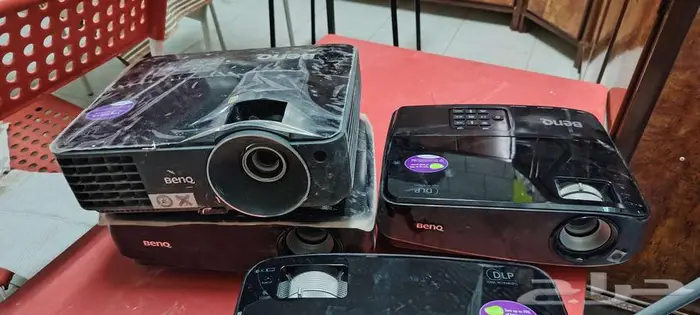 بروجكتر بينكيو وطاولة مكتب 0