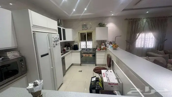 شقة تمليك بسطح مساحه 175بحي النزهة فقط 550 الف 1