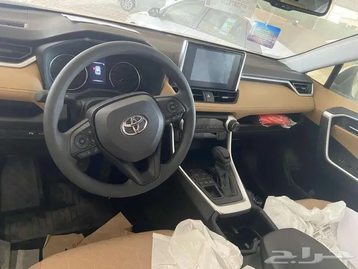 تويوتا راف فور XLE 2025 لدي معرض السلامة للسيارات 3