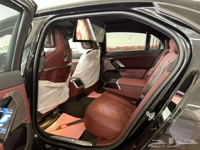 بي إم دبليو - BMW 735i - موديل 2025 - 8